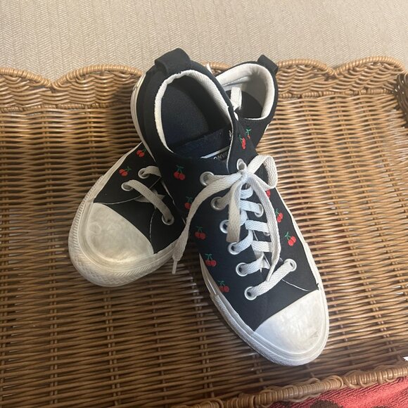 Women's Converse Chuck Taylor All Star Madison OX Cherry Sneakers US Size 9 - Picture 2 of 4